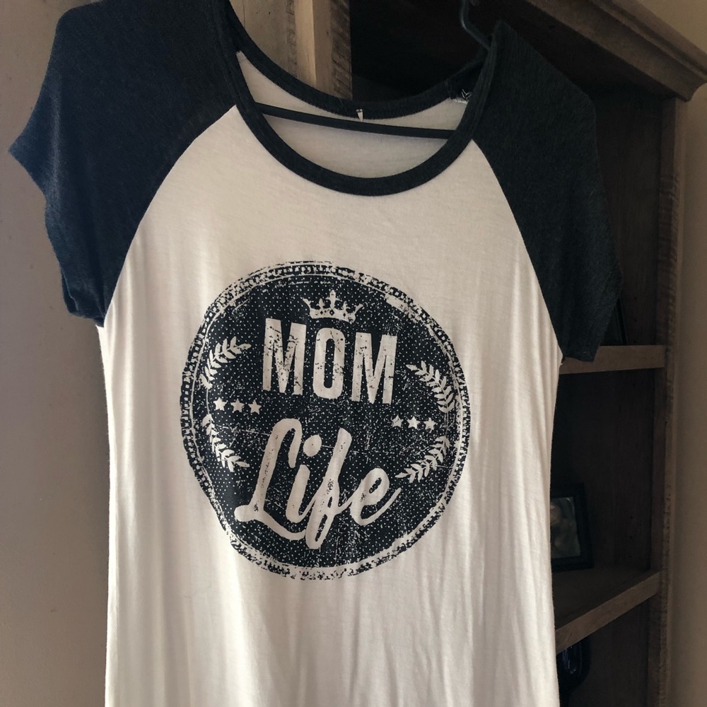 MOM LIFE LONG FLOWY SHIRT